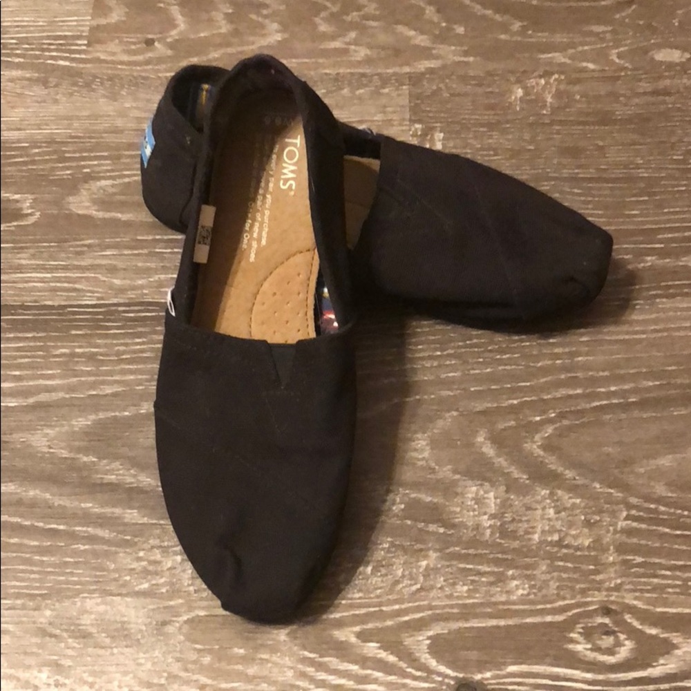 All black Toms size 6.5